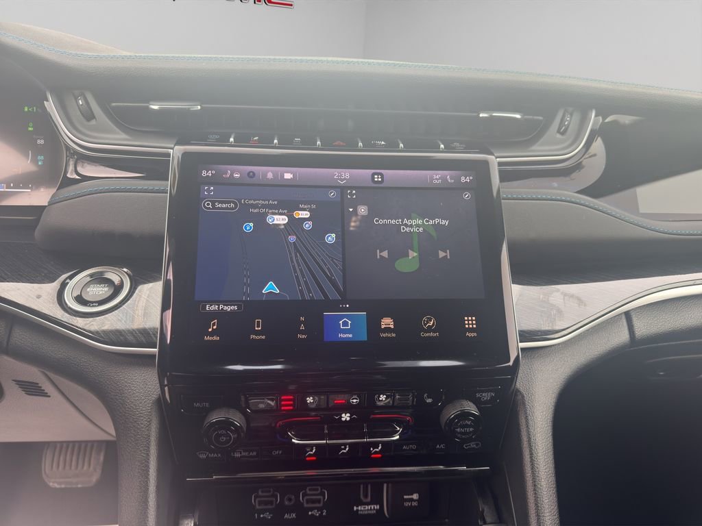 Used 2023 Jeep Grand Cherokee Trailhawk w/ Luxury Tech Group III image 17