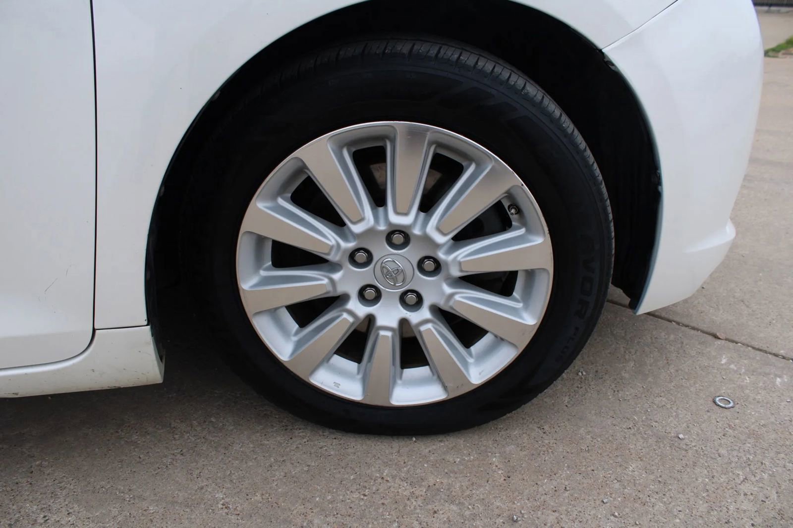 Used 2013 Toyota Sienna Limited w/ Premium Pkg image 9