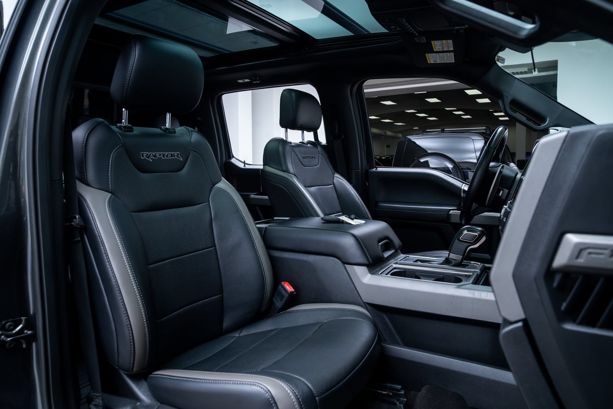 Used 2018 Ford F150 Raptor w/ Equipment Group 802A Luxury AWD/4WD image 31