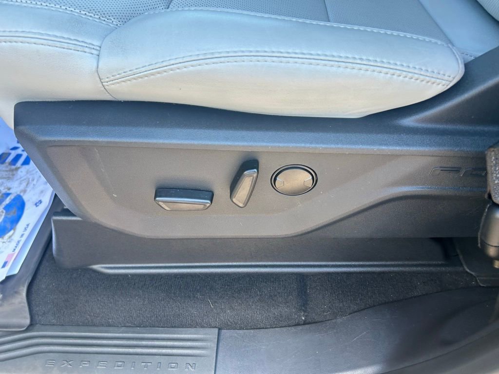 Certified 2025 Ford Expedition Max Platinum AWD/4WD image 17