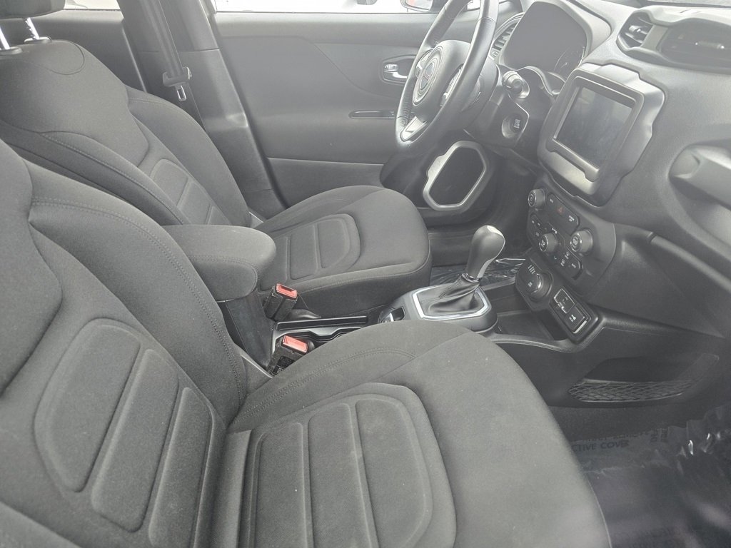 Used 2018 Jeep Renegade Latitude w/ Cold Weather Group image 15