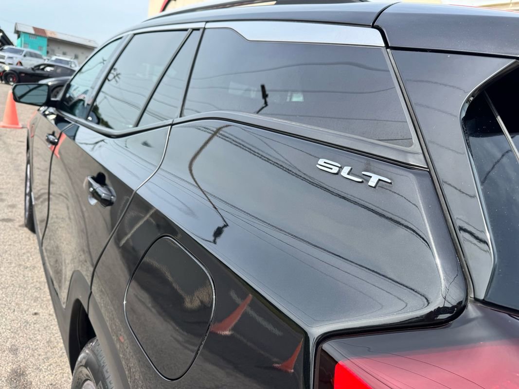 Used 2023 GMC Terrain SLT image 40