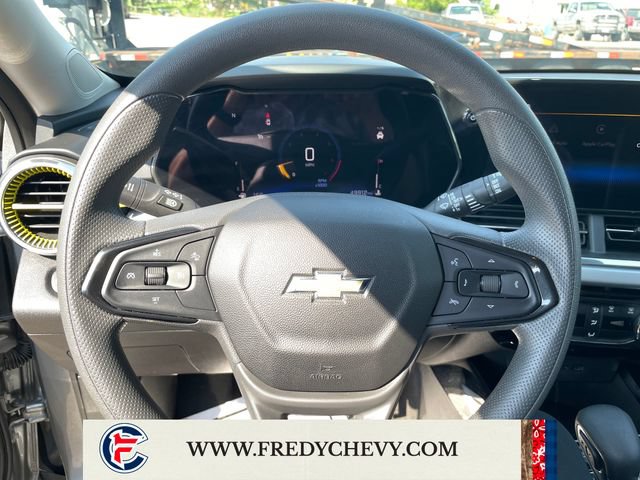 Used 2025 Chevrolet Trax LT FWD image 16