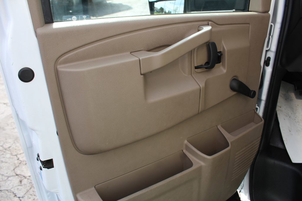 Used 2016 Chevrolet Express 4500 Extended image 22