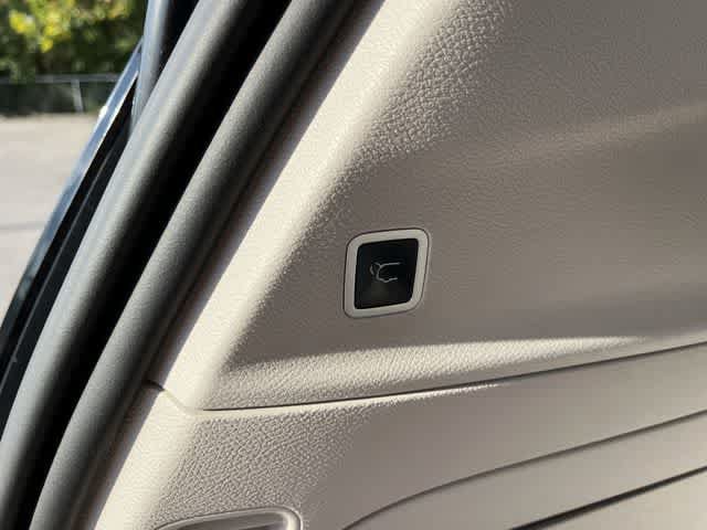 Used 2021 Chrysler Pacifica Limited FWD image 32