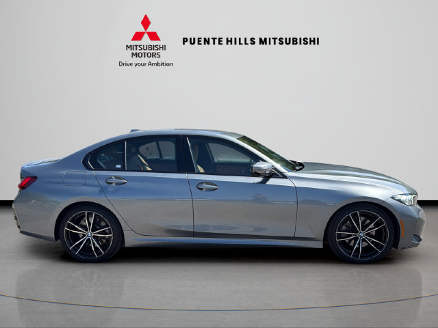 Used 2023 BMW 330i Sedan w/ M Sport Package RWD image 4