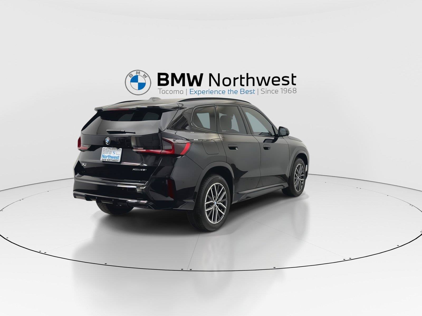 Used 2023 BMW X1 xDrive28i w/ M Sport Package AWD/4WD image 3
