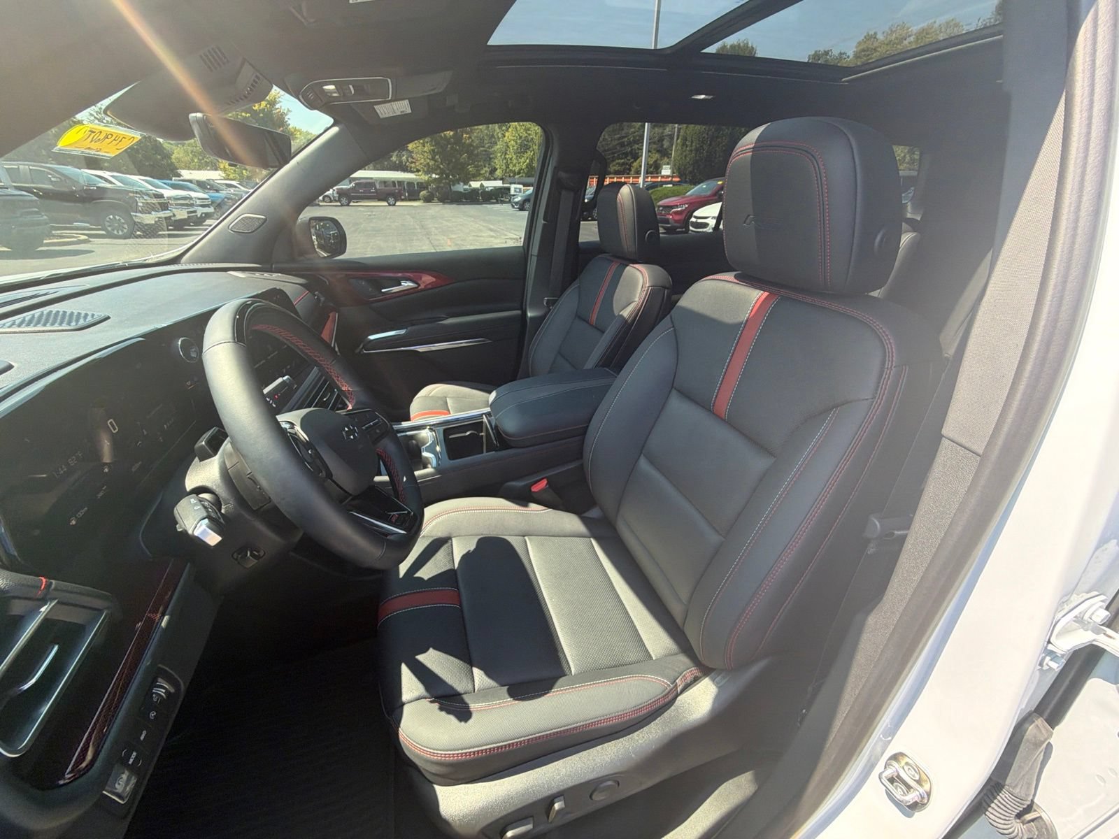 Used 2026 Chevrolet Traverse RS AWD/4WD image 25