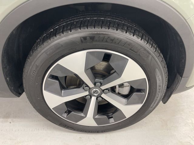 Used 2023 Volvo XC40 B5 Plus w/ Driver Assist Package image 5