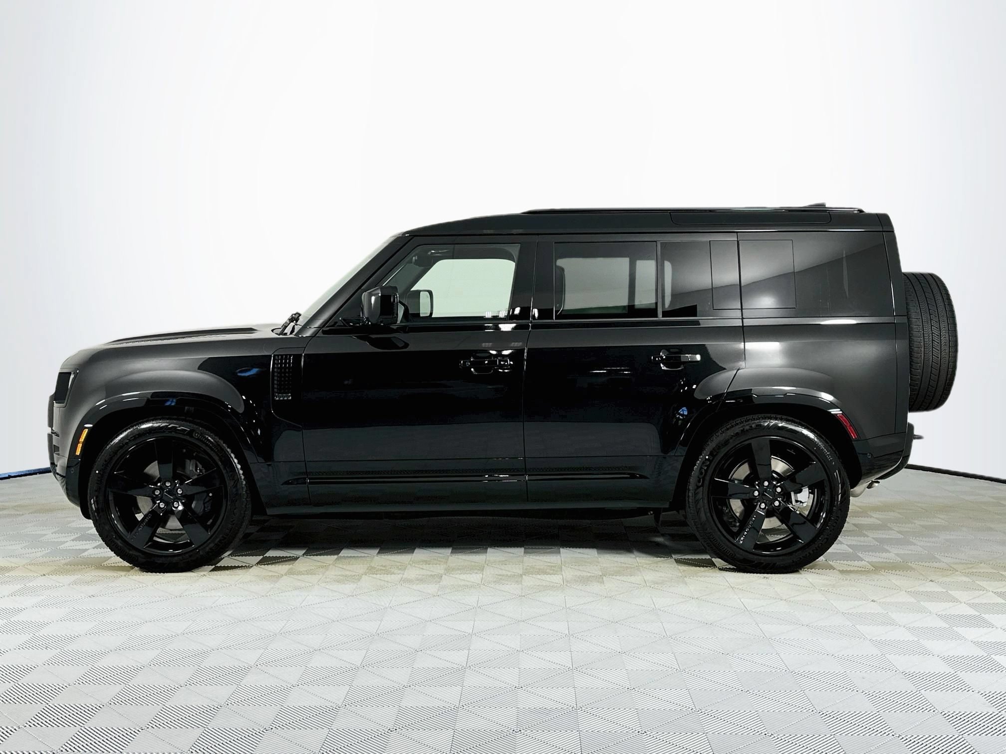 New 2026 Land Rover Defender 110 X-Dynamic SE AWD/4WD image 8