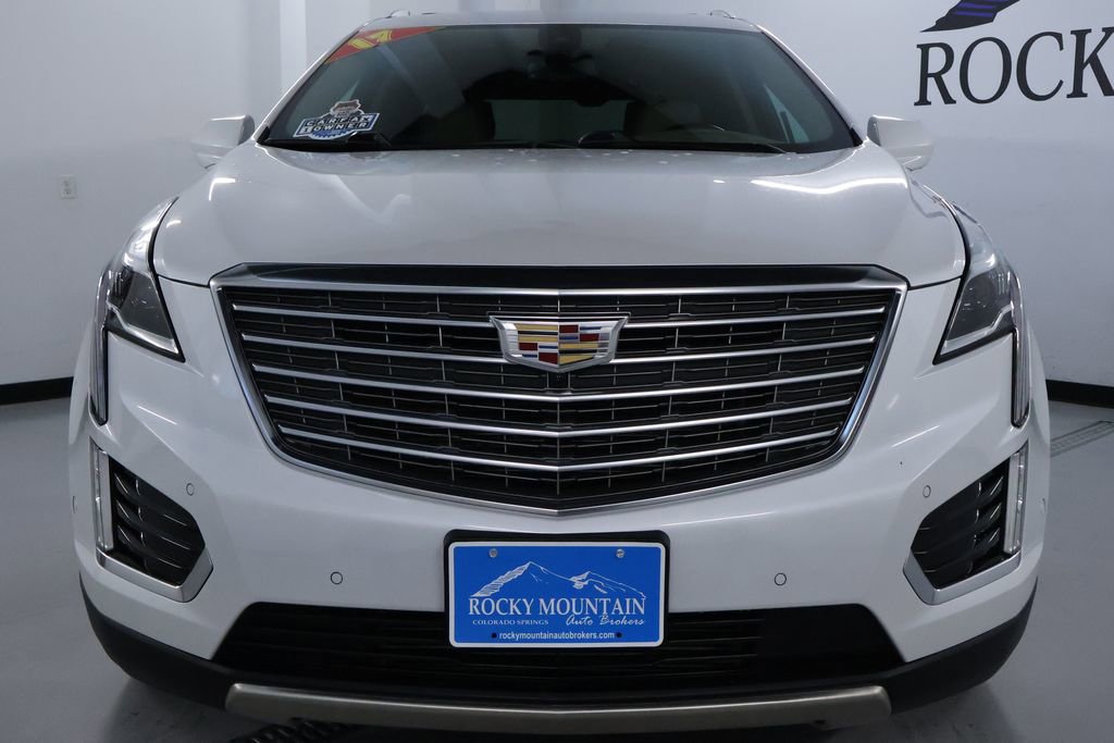 Used 2017 Cadillac XT5 Platinum w/ Driver Assist Package AWD/4WD image 2