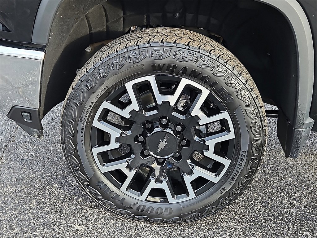 Used 2025 Chevrolet Silverado 2500 LT w/ Leather Package image 13