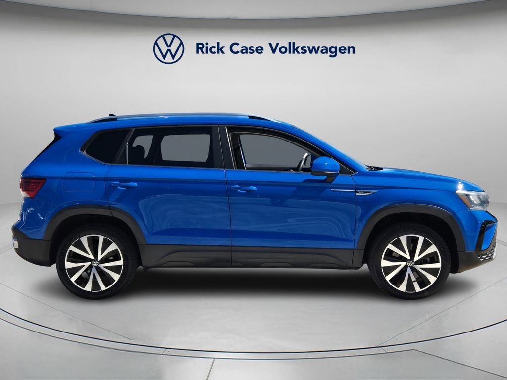 Used 2022 Volkswagen Taos SE w/ IQ.Drive SE Package image 3
