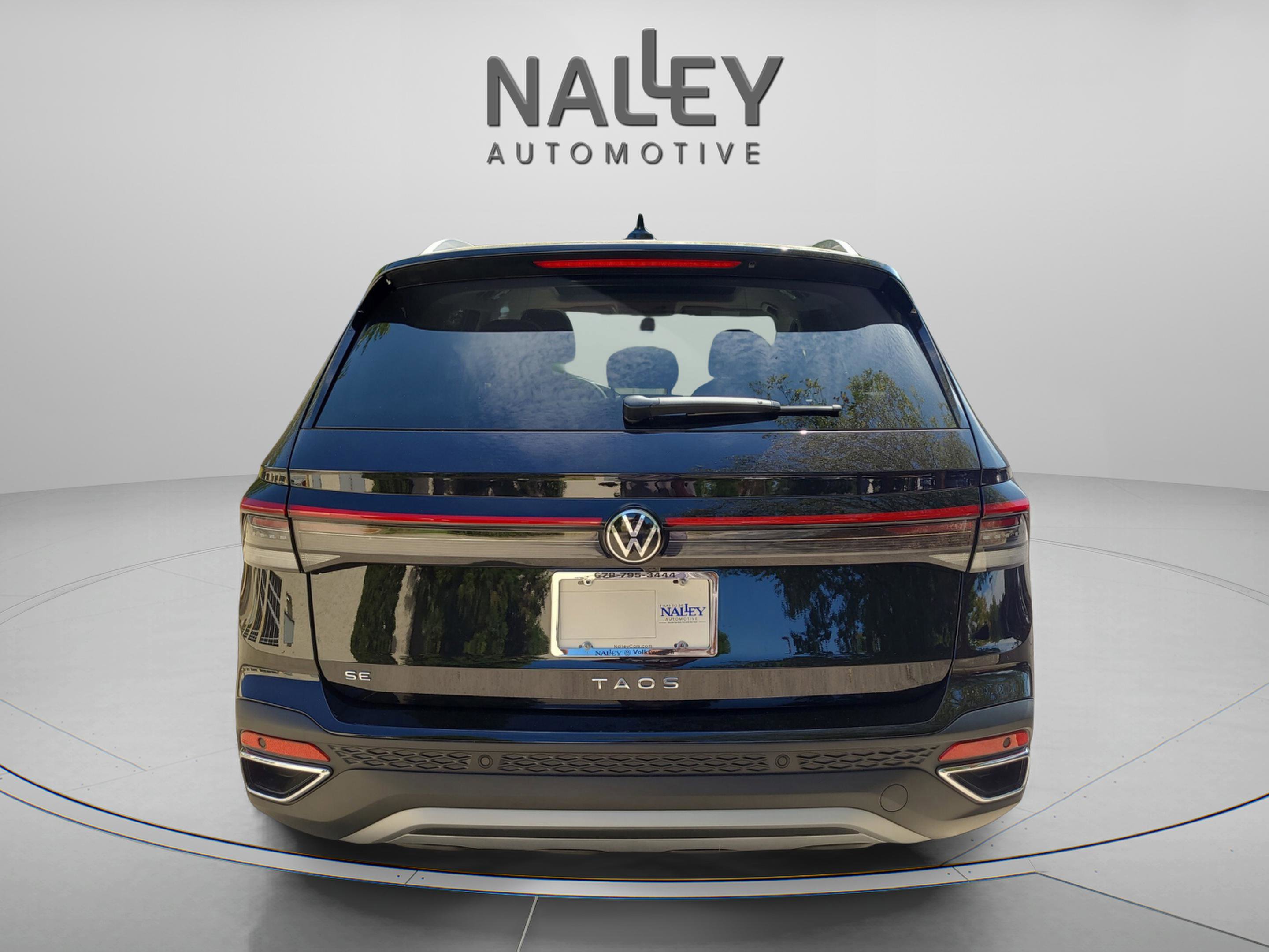 New 2025 Volkswagen Taos SE image 4