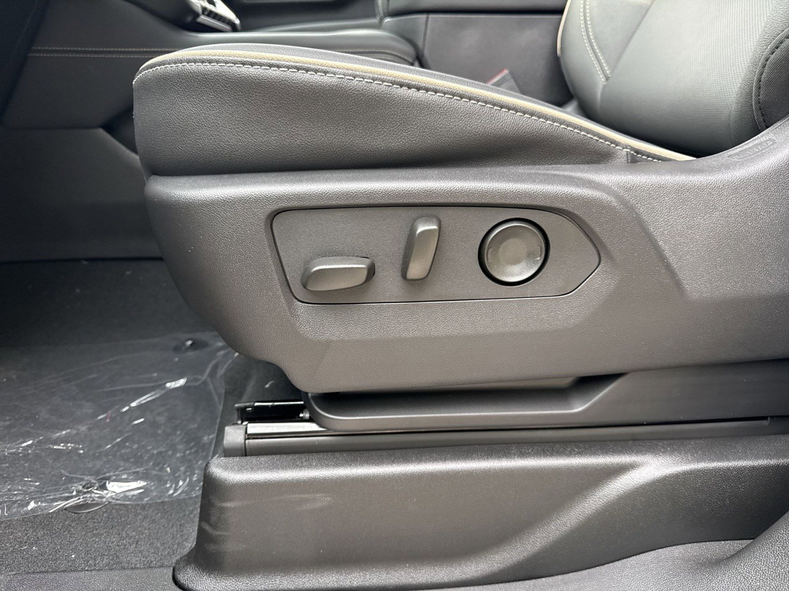 New 2026 GMC Yukon Elevation image 14