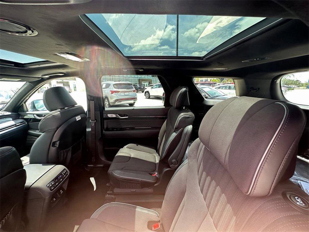 Used 2024 Hyundai Palisade Calligraphy image 22