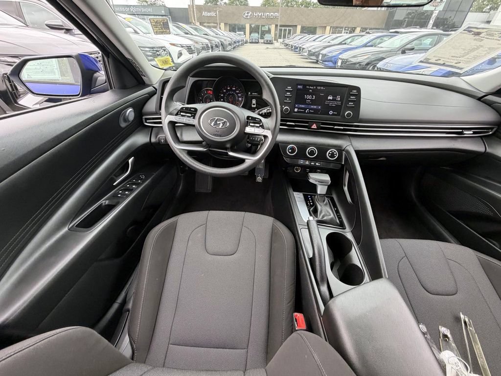 Certified 2023 Hyundai Elantra SE FWD image 12