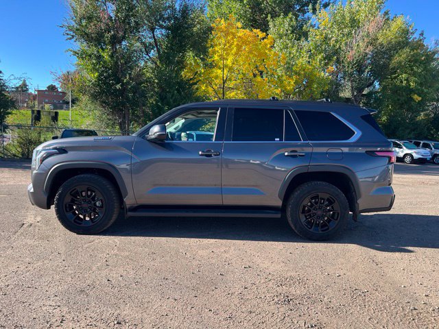 Used 2024 Toyota Sequoia SR5 w/ SR5 Premium Package AWD/4WD image 2