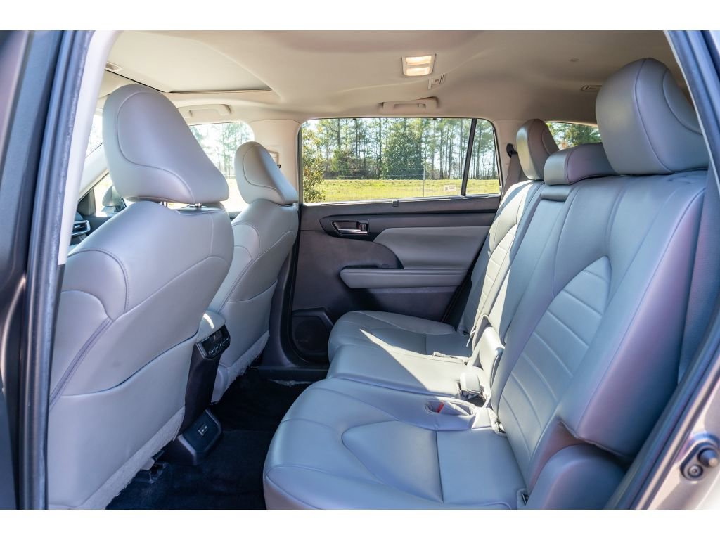 Used 2023 Toyota Highlander XLE image 14