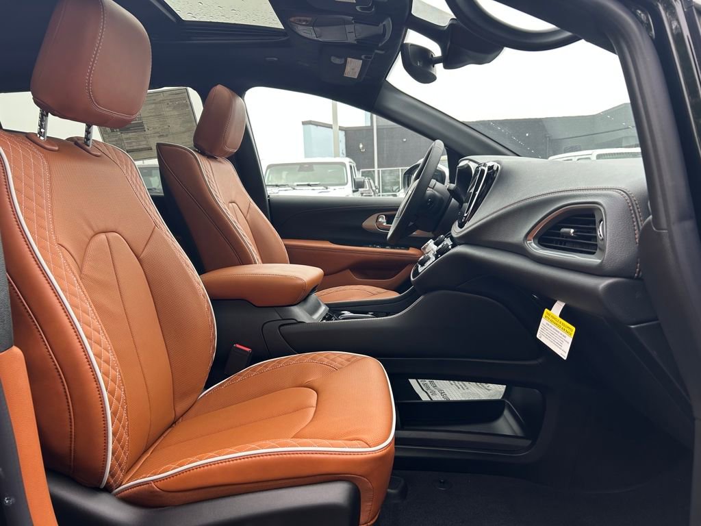 New 2026 Chrysler Pacifica Pinnacle image 31