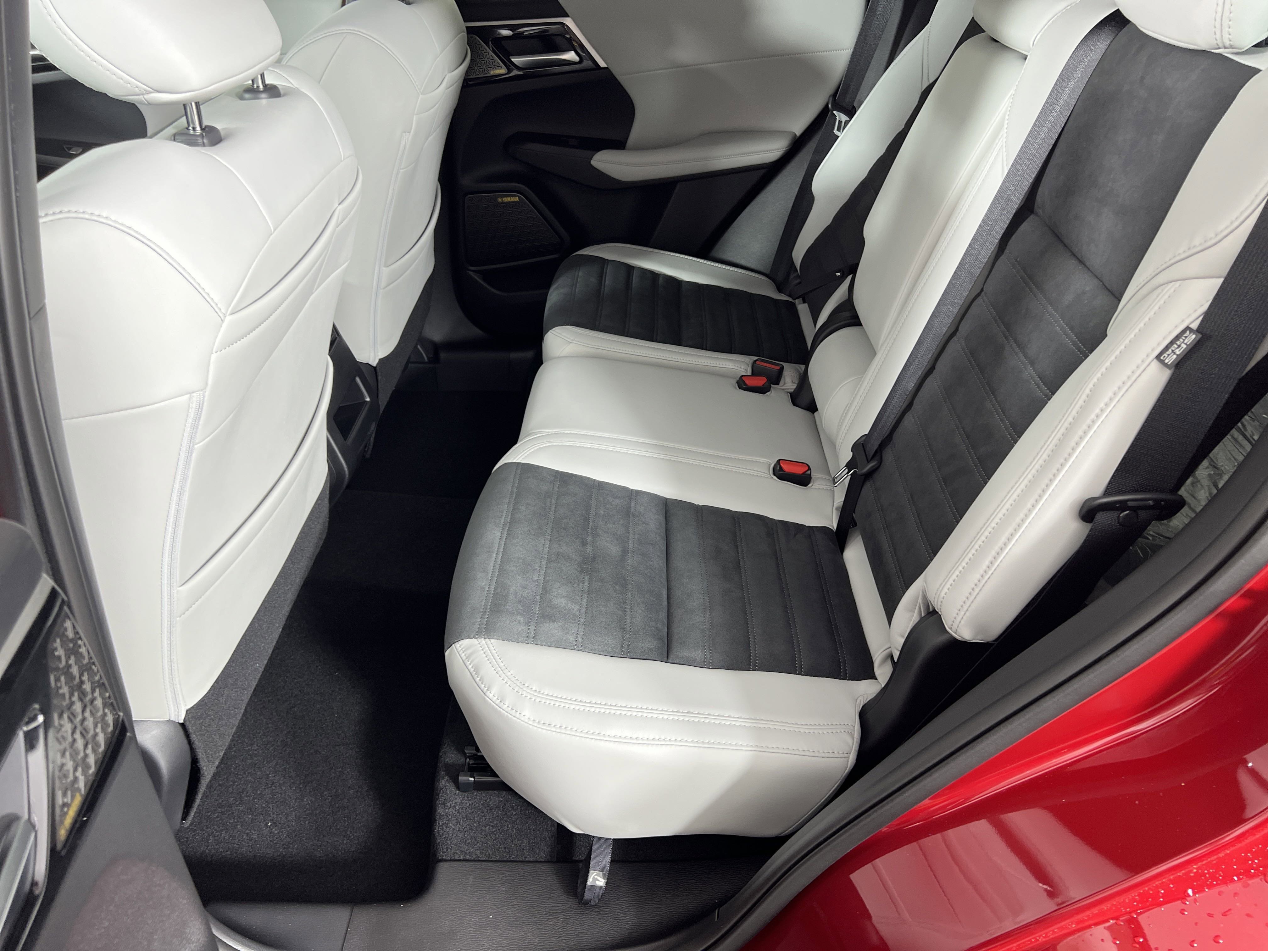 New 2025 Mitsubishi Outlander SE image 11