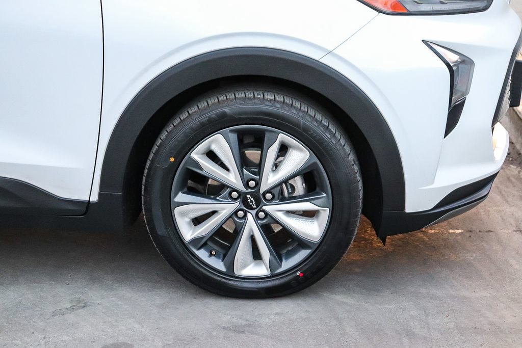 Used 2022 Chevrolet Bolt EUV LT w/ Convenience Package FWD image 6