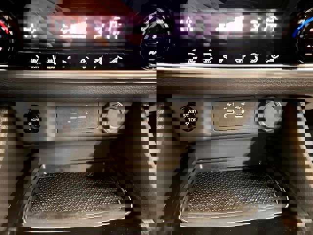 Used 2025 Nissan Rogue SV image 25