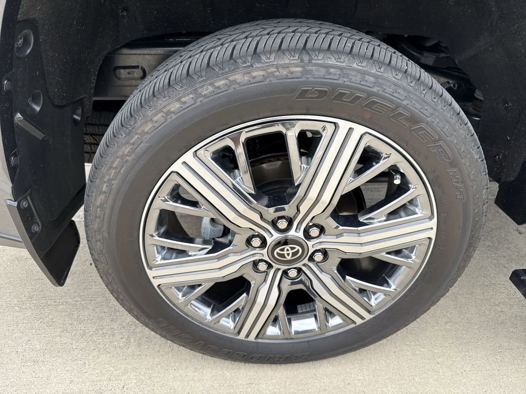 Used 2025 Toyota Sequoia Capstone image 31