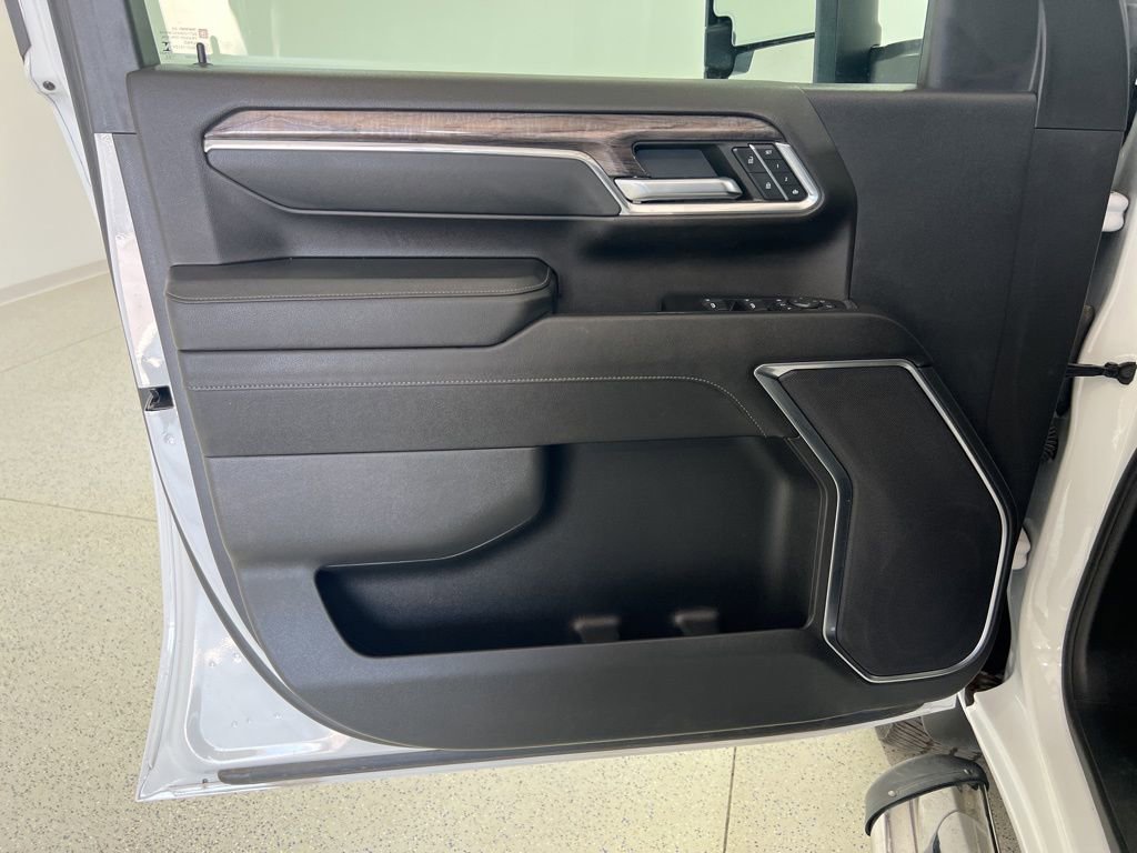 Used 2024 Chevrolet Silverado 2500 LTZ image 19