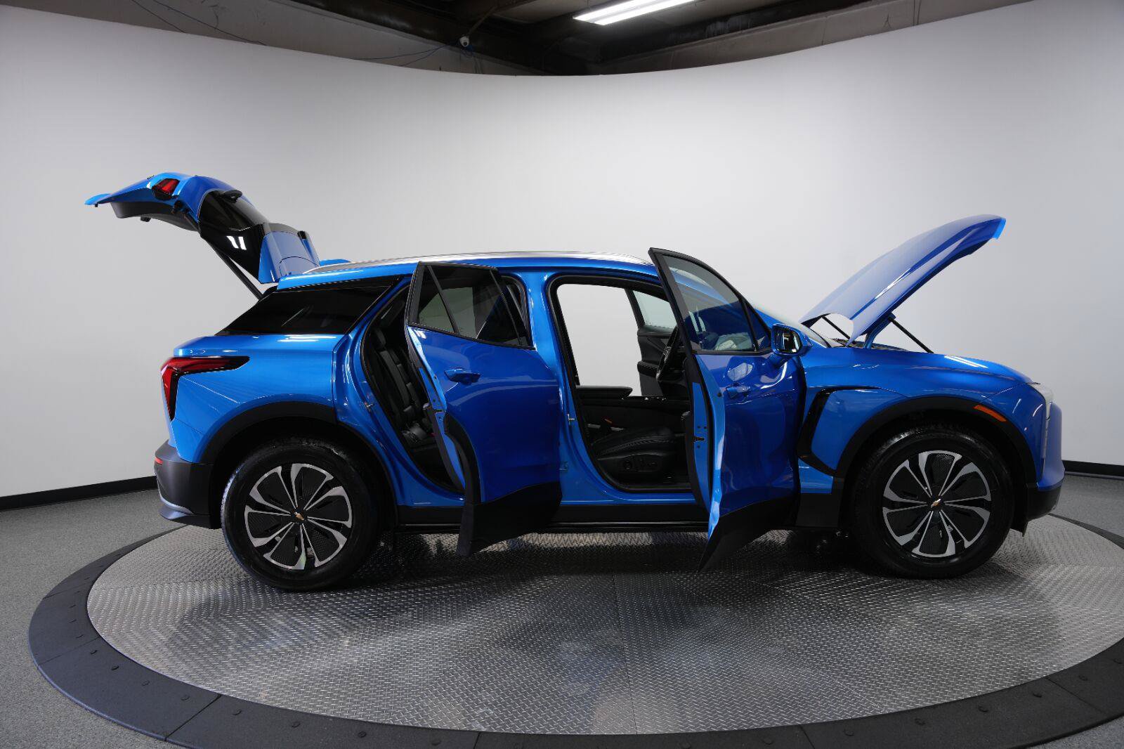 Certified 2024 Chevrolet Blazer EV LT AWD/4WD image 11