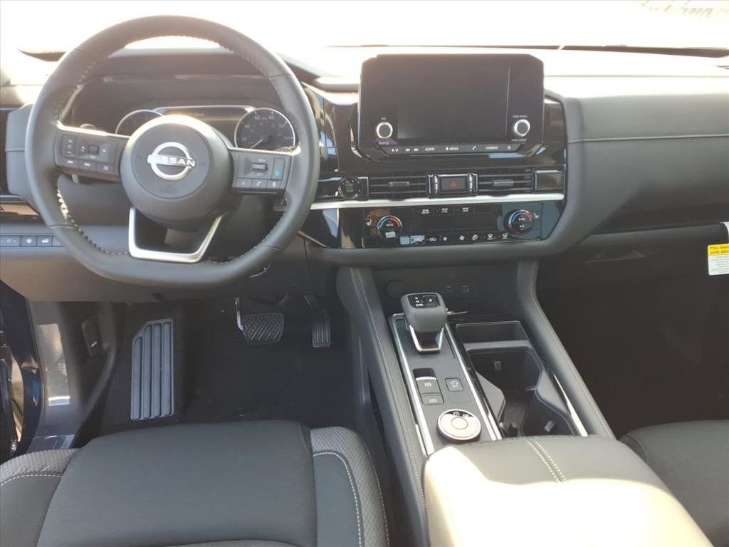 New 2025 Nissan Pathfinder SV image 9