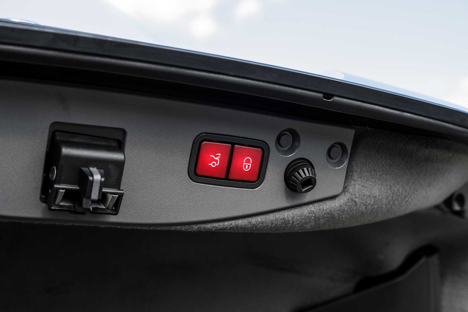 Used 2011 Mercedes-Benz SL 550 image 46