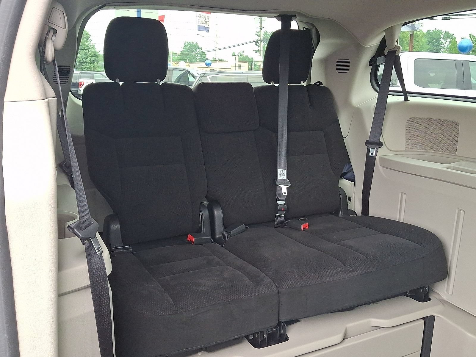 Used 2015 Dodge Grand Caravan SXT w/ Rear Park Assist Package FWD image 14