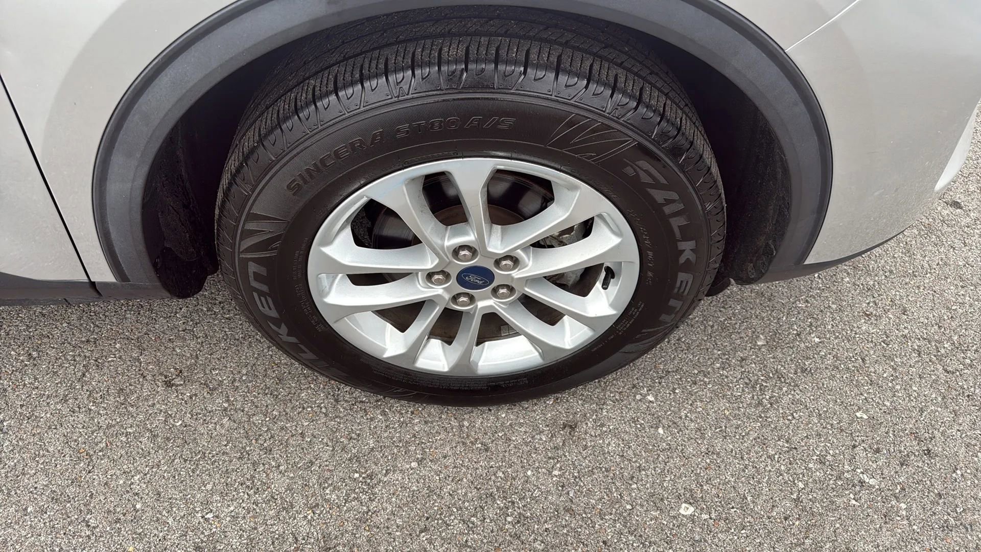 Used 2020 Ford Escape SE image 26