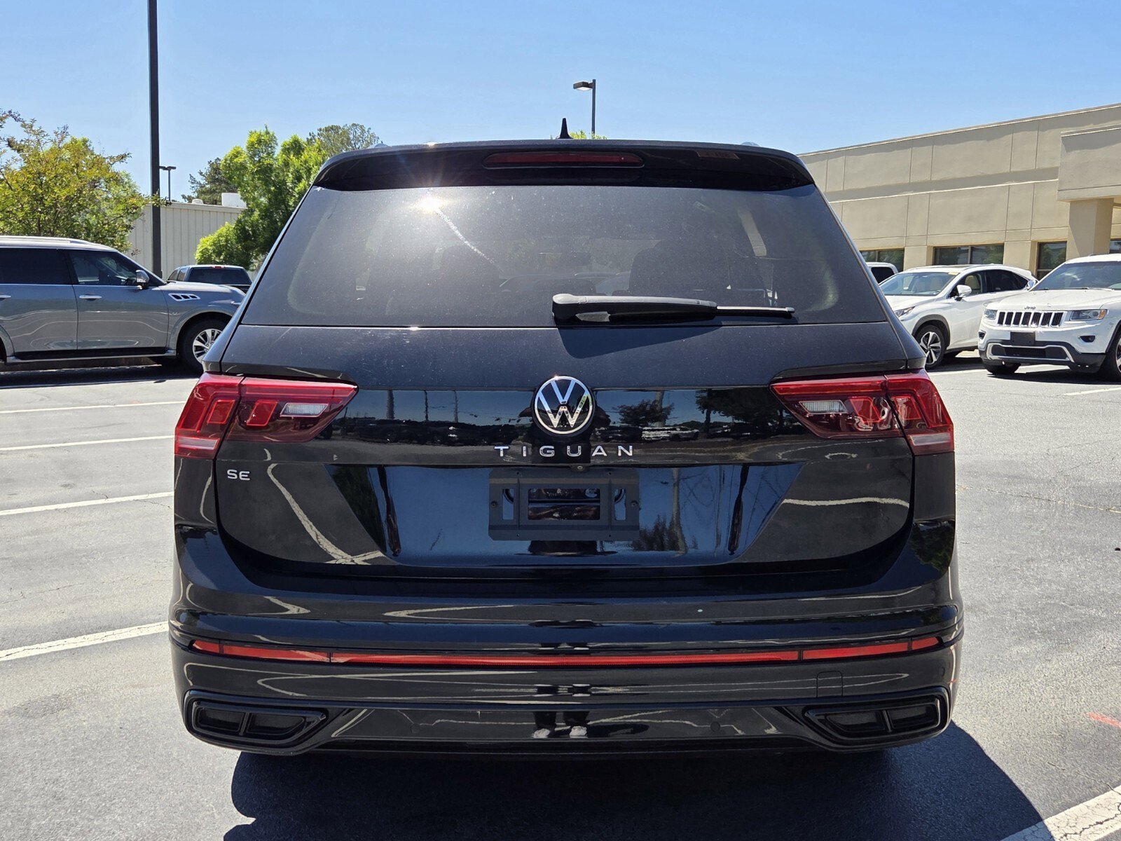 Used 2022 Volkswagen Tiguan SE R-Line FWD image 7