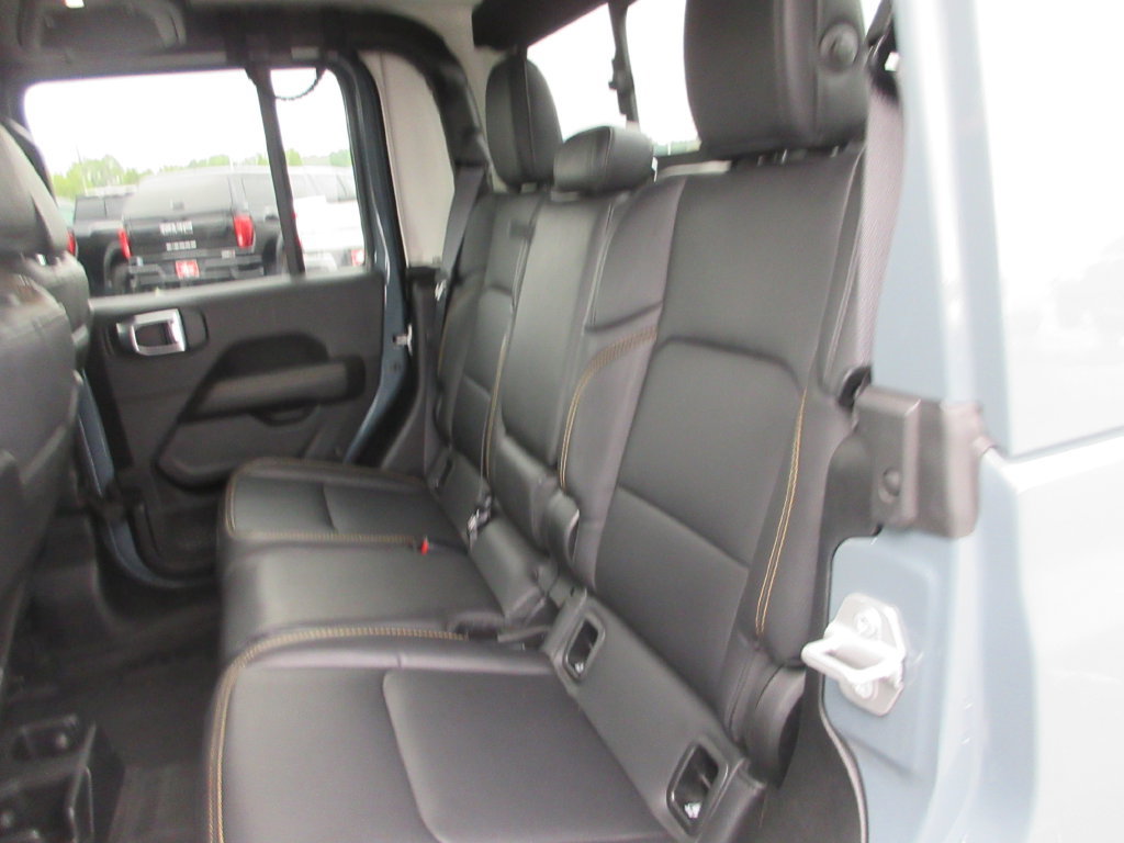 Used 2025 Jeep Gladiator Overland AWD/4WD image 19