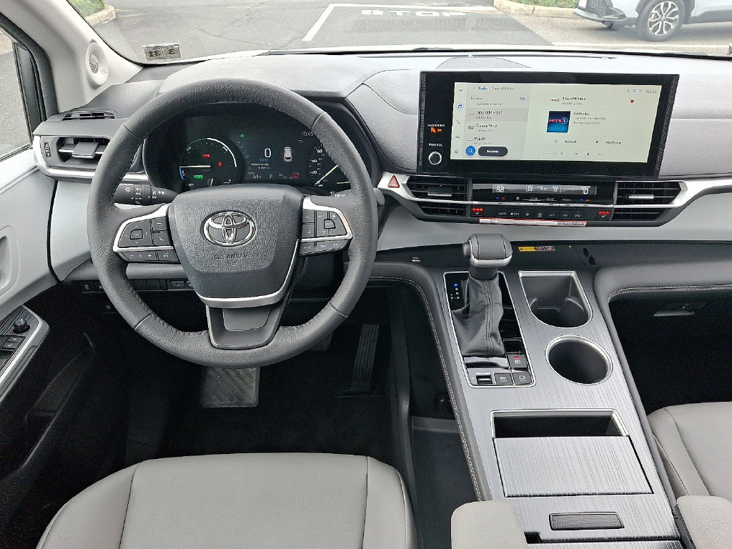 Certified 2026 Toyota Sienna XLE FWD image 13