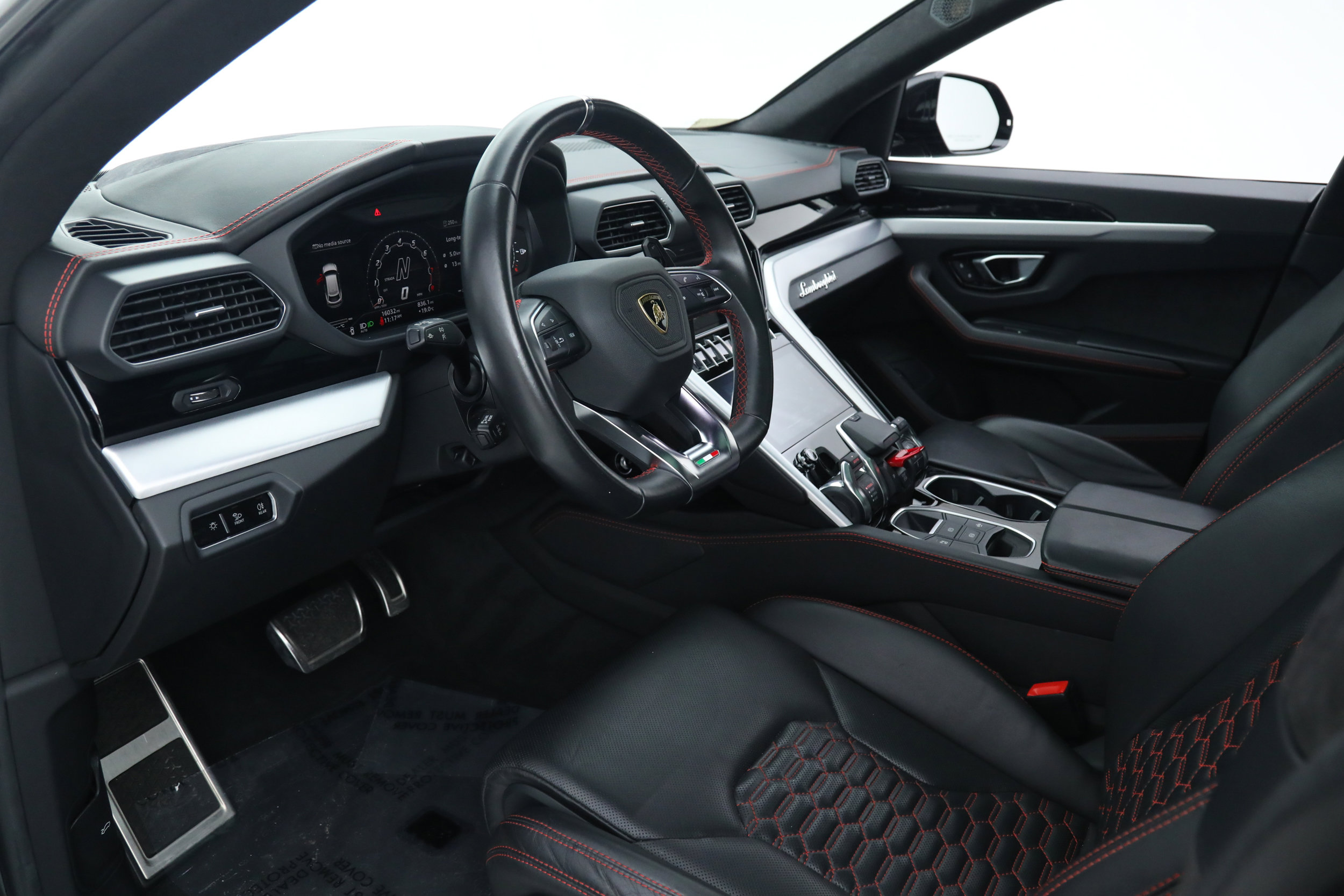 Used 2022 Lamborghini Urus image 22