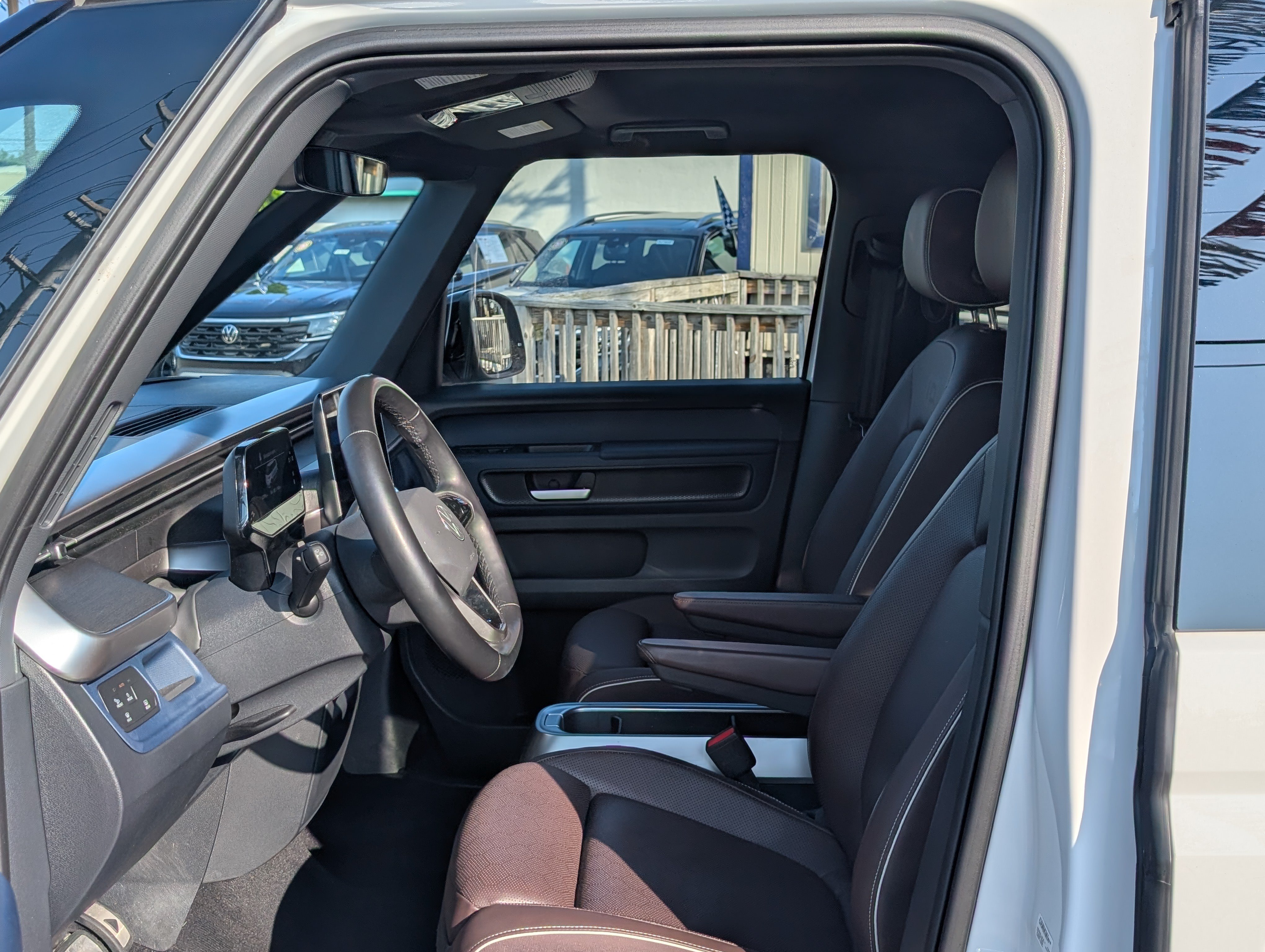 Used 2025 Volkswagen ID. Buzz Pro S Plus RWD image 17