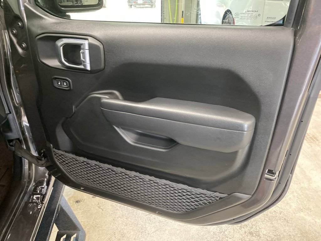 Used 2025 Jeep Wrangler Sport AWD/4WD image 21