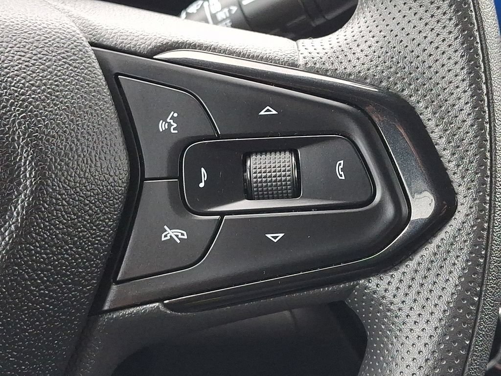 Used 2025 Chevrolet Trax LT FWD image 24