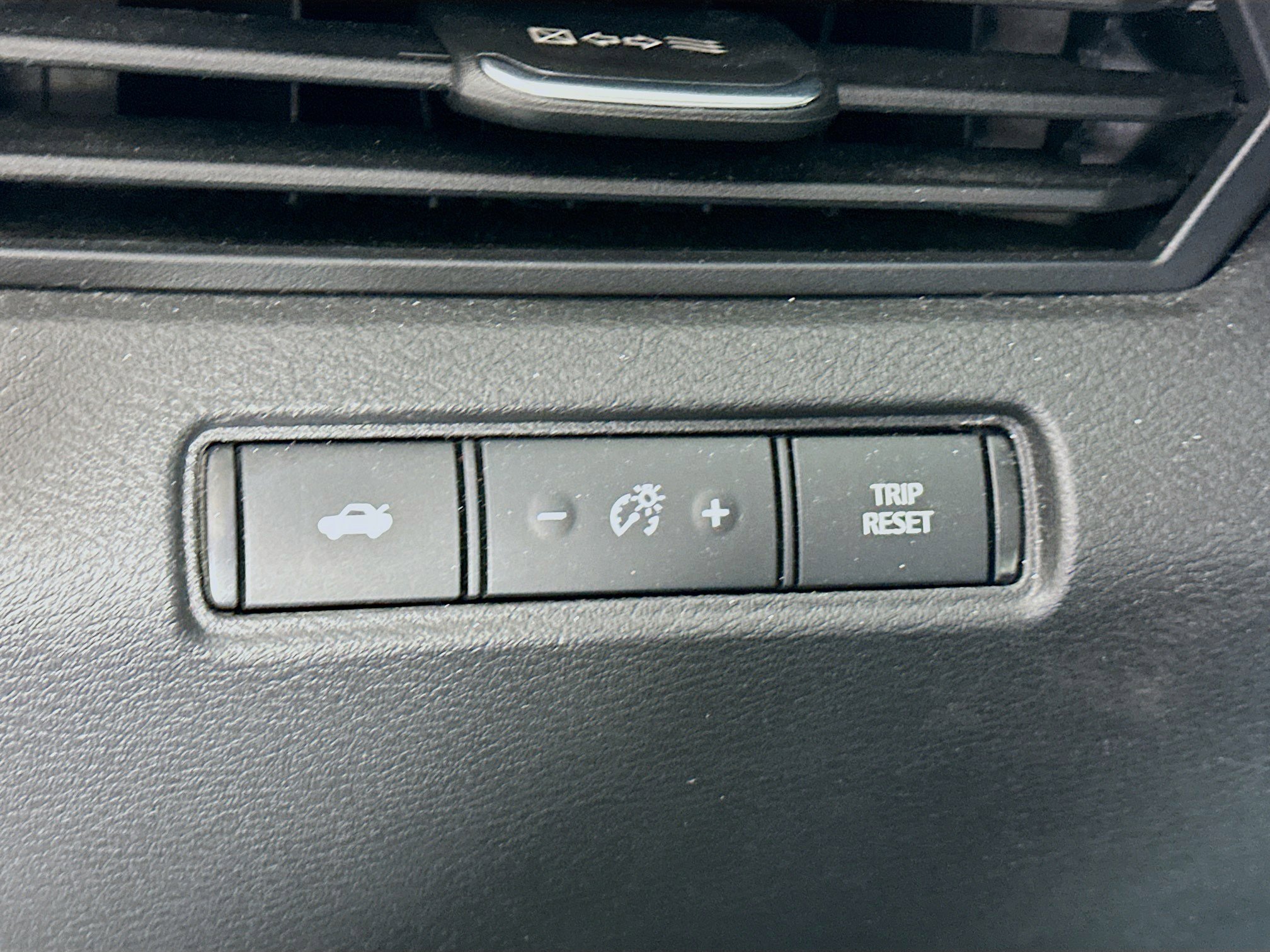 Used 2024 Nissan Altima 2.5 SV image 16