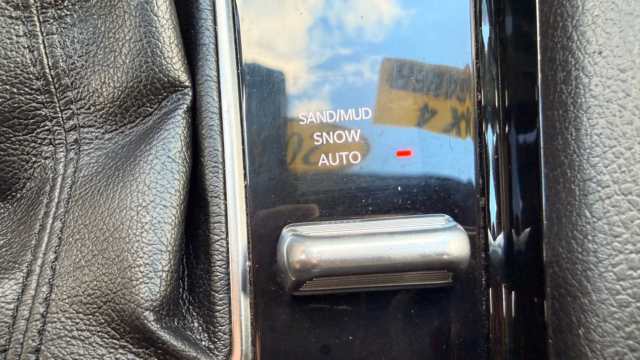 Used 2023 Jeep Compass Limited image 25