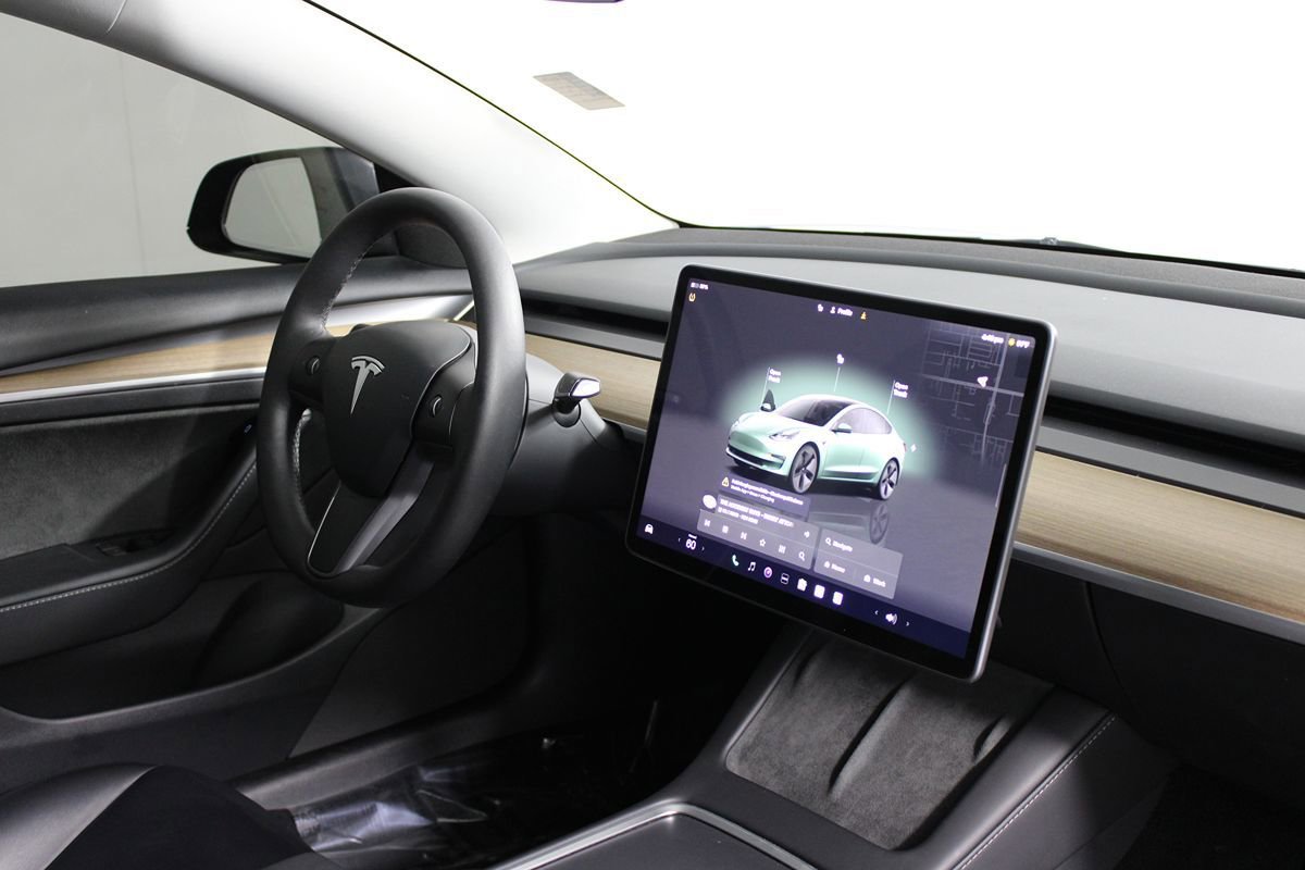 Used 2023 Tesla Model 3 Standard Range image 12