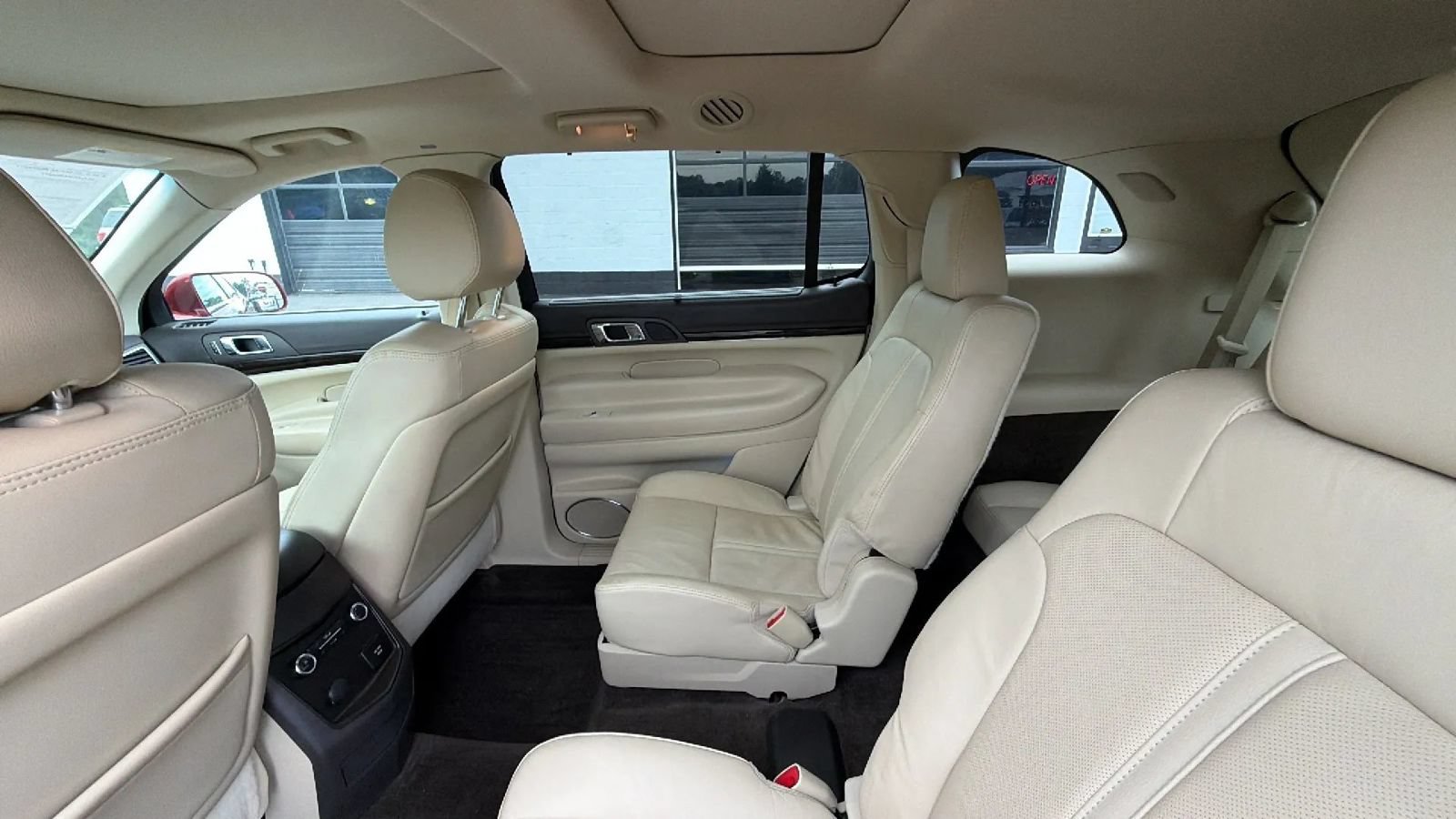 Used 2019 Lincoln MKT AWD image 46