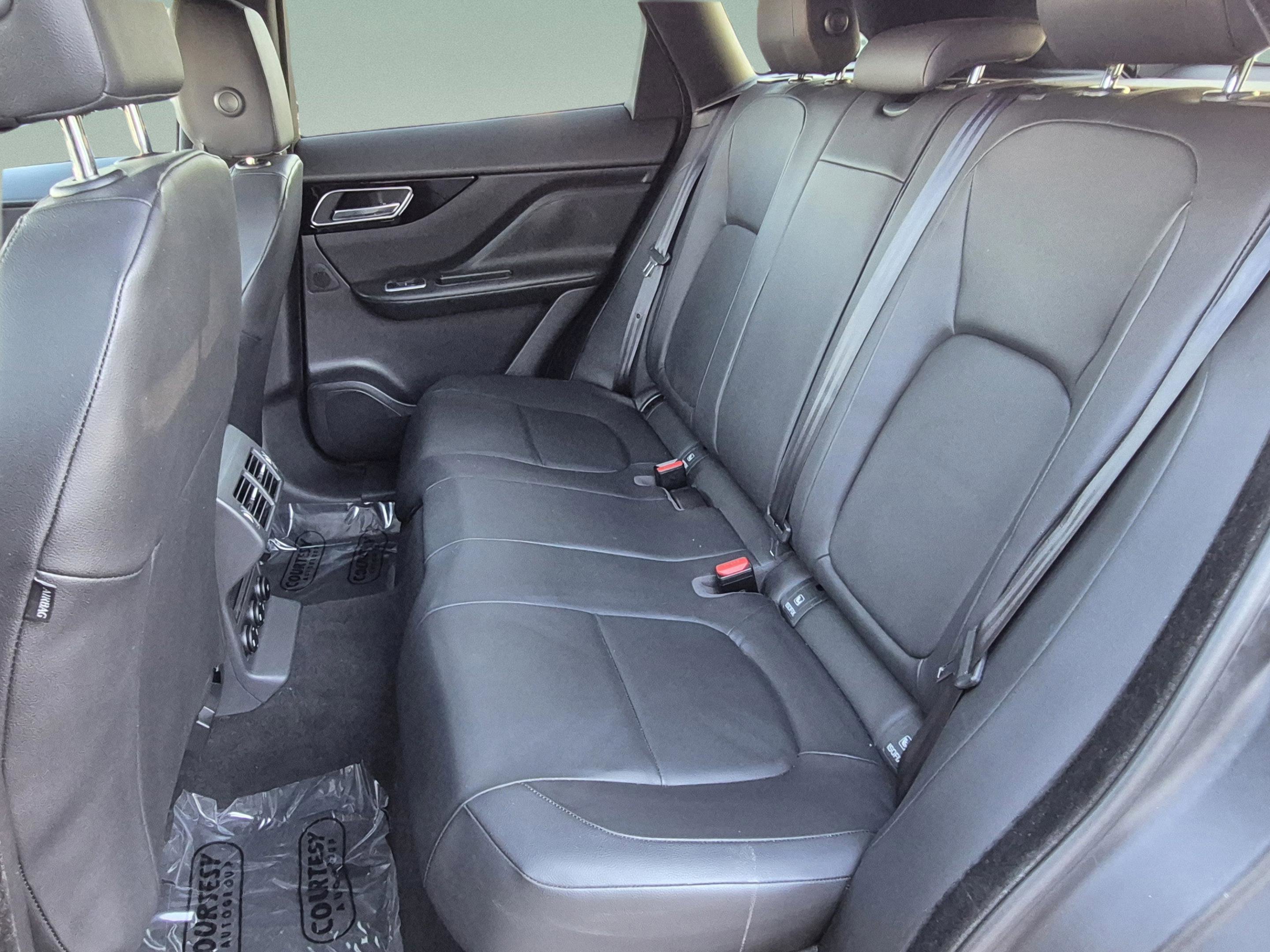 Used 2018 Jaguar F-PACE Premium AWD/4WD image 17