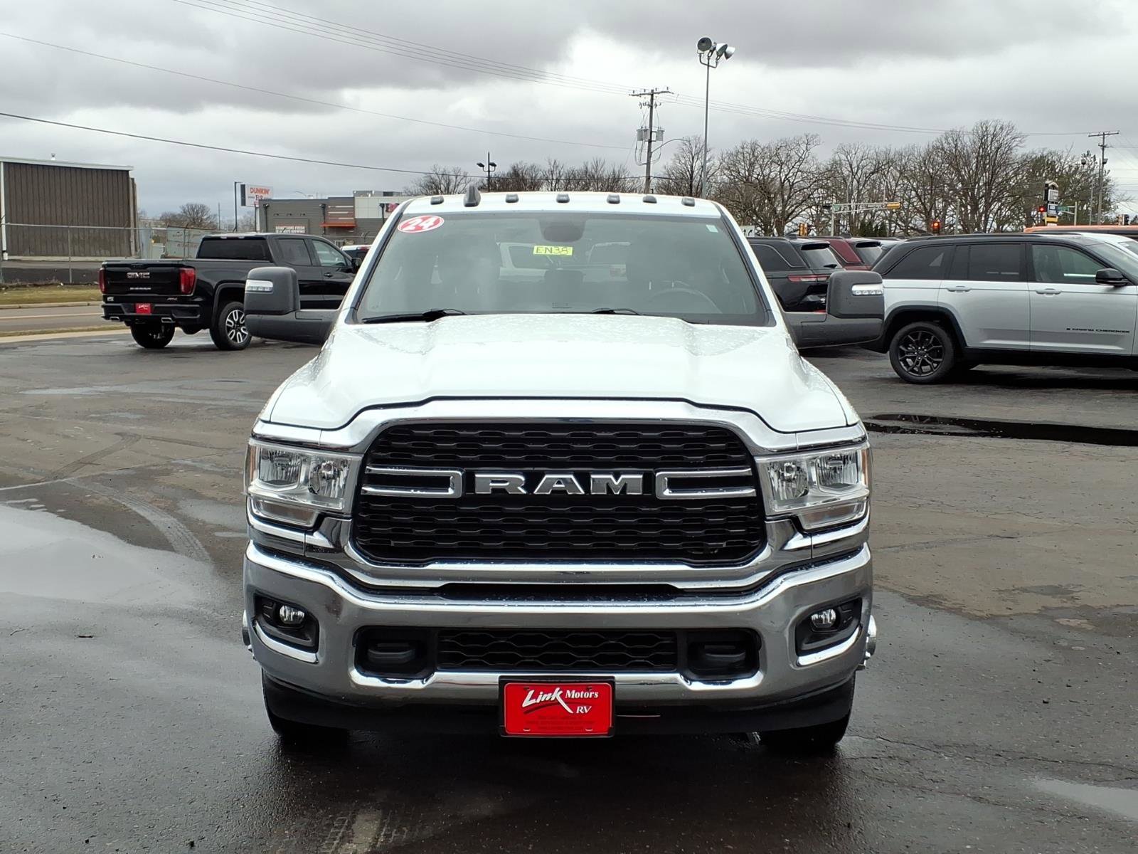 Used 2024 RAM 3500 Big Horn image 9