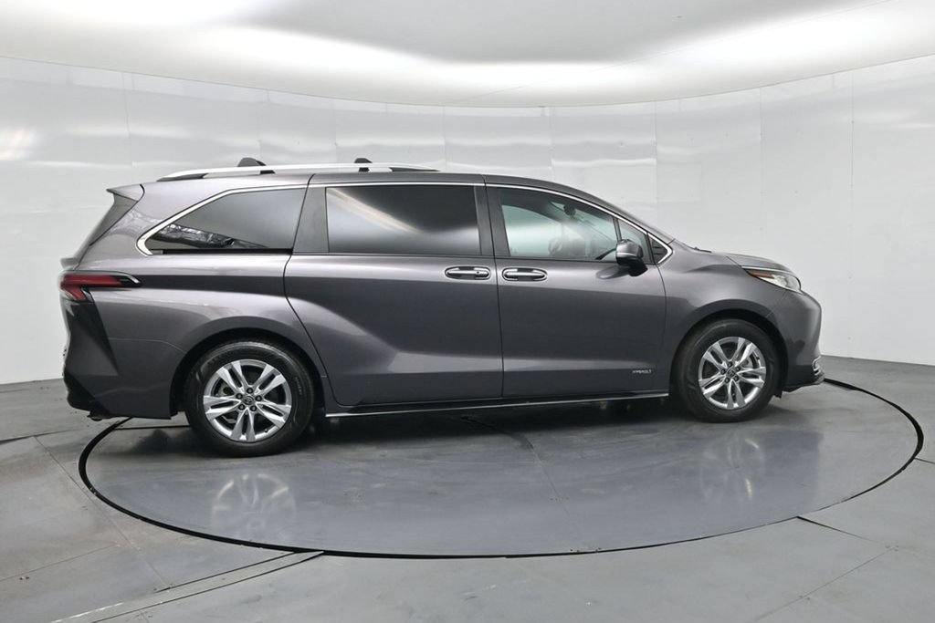 Used 2021 Toyota Sienna Limited FWD image 30