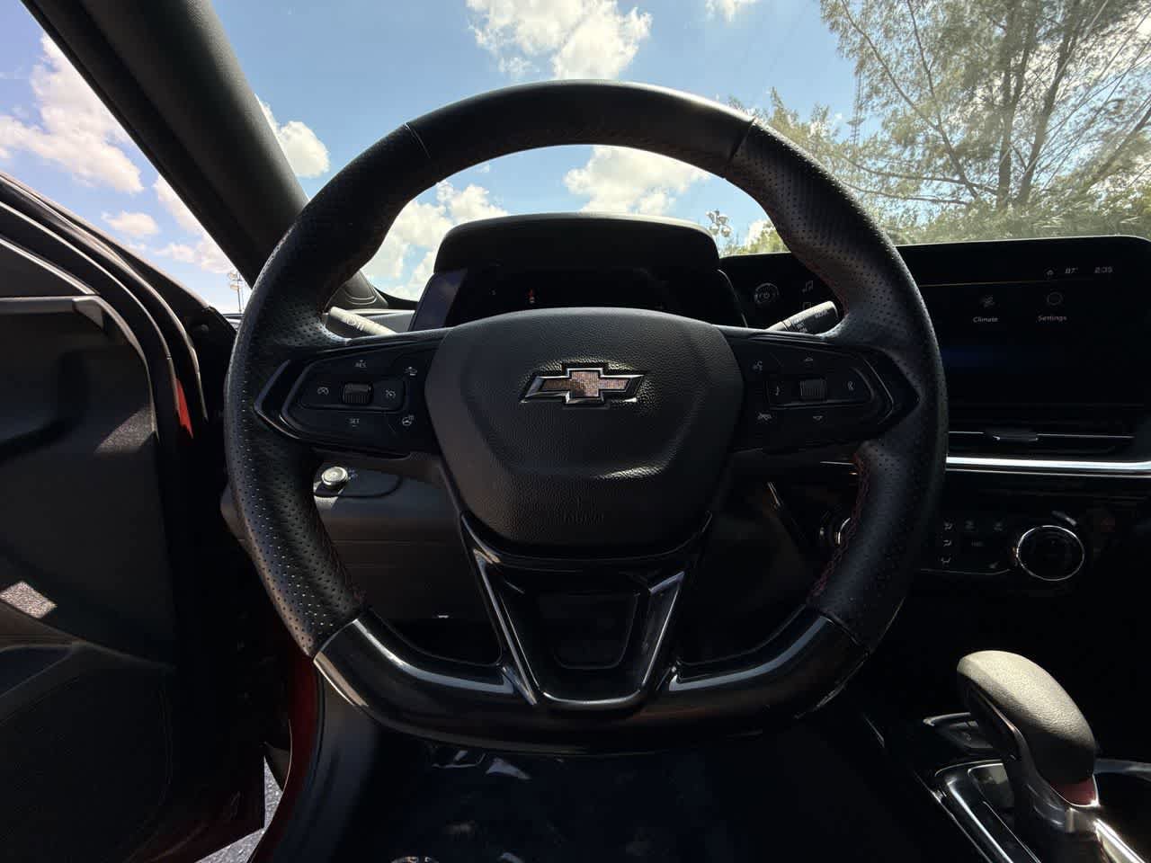 Used 2025 Chevrolet Trax RS w/ Driver Confidence Package FWD image 15