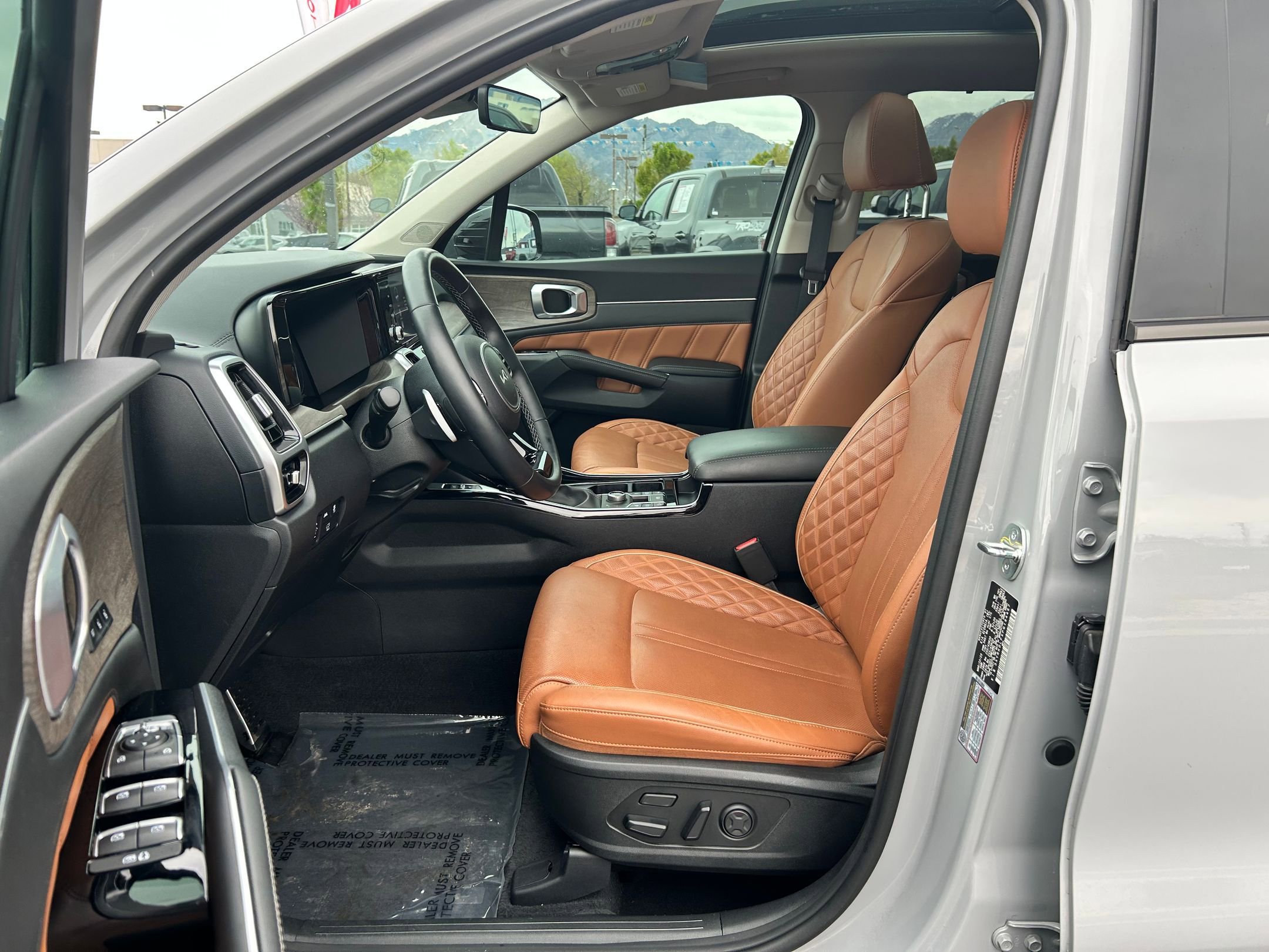 Used 2023 Kia Sorento SX Prestige image 11